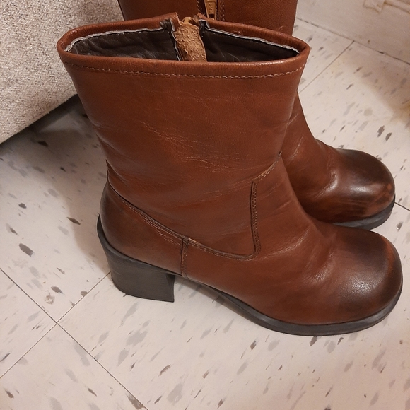 Lyla 70's Cognac BootRegular price$119.00 - Picture 4 of 15